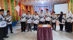 Ketua PGRI Provinsi Sumatera Barat Drs.Darmalis, M.Pd melantik pengurus PGRI Kabupaten Solok Selatan dengan ketua terpilih Asbandi, S.Pd, M.Pd.