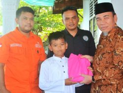 Lebah Muda Bagikan 300 Paket Bingkisan Pendidikan