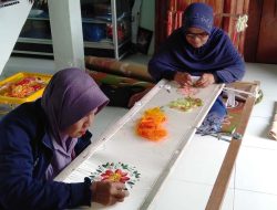 Didampingi Tim PKM ISI, Pengerajin Sulam Koto Gadang Dibekali Pelatihan