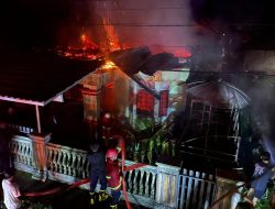 Satu Unit Rumah di Naras Hilir Terbakar, Empat Rumah Lain Ikut Terdampak