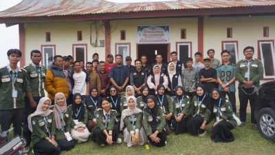 Tim LPM UNP bersama Mahasiswa usai kegiatan pelatihan di Nagari Singgalang, Kecamatan X Koto, Kabupaten Tanahdatar.