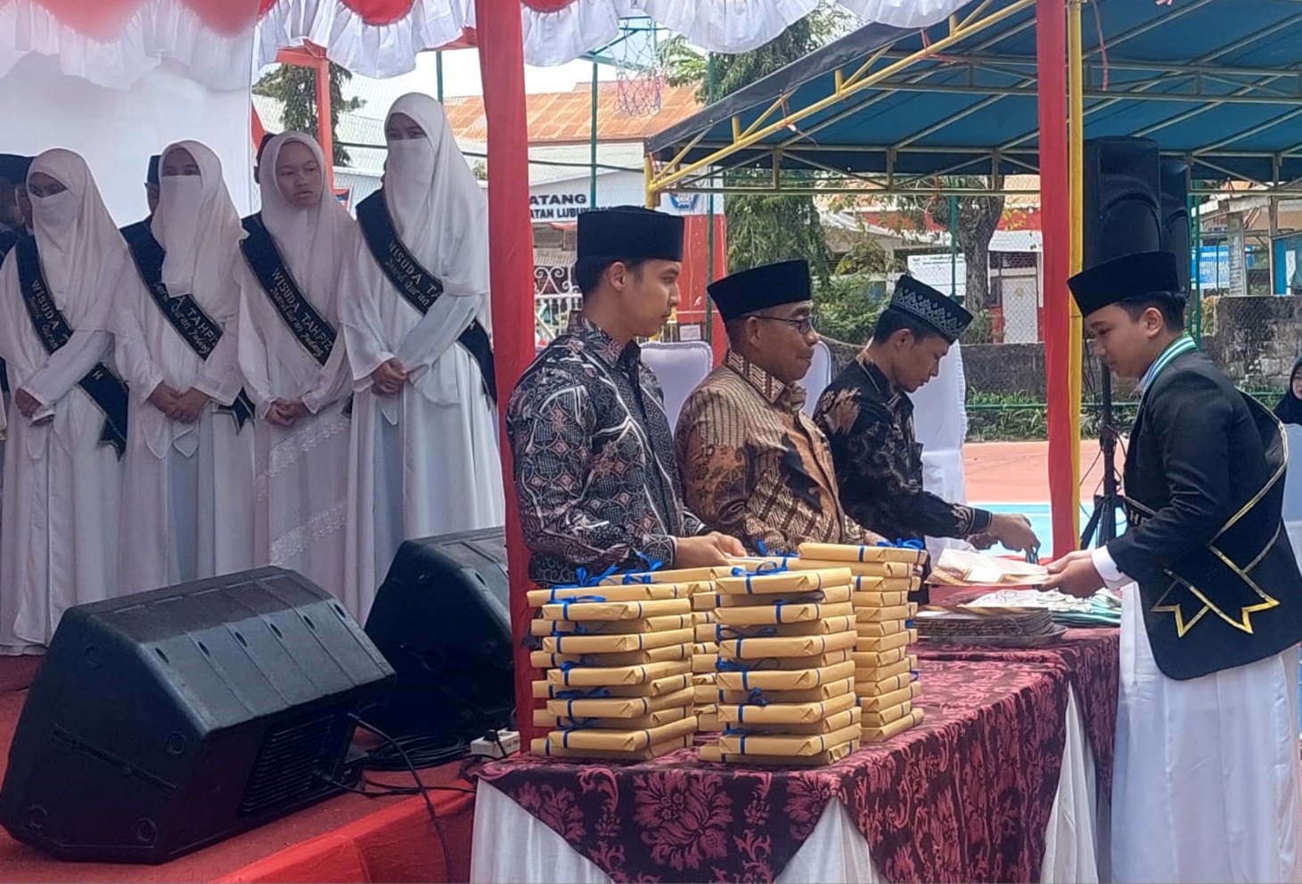Kegiatan Wisuda Tahfiz di Komplek Perumahan Dangau Teduh, Cengkeh Nan XX, Kecamatan Lubuk Begalung, Kota Padang