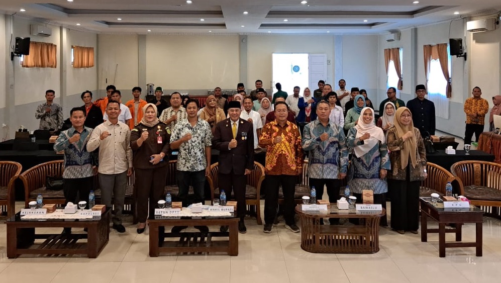 Badan Pengawas Pemilu (Bawaslu) Kabupaten Solok Selatan,gelar kegiatan Penguatan Kelembagaan terkait teknis penyelenggaraan pemilu dengan adanya Putusan Mahkamah Konstitusi (MK) Nomor 135/PUU-XXII/2024,bertempat di Hotel Pesona Alam Sangir, Kamis (14/08/2025).