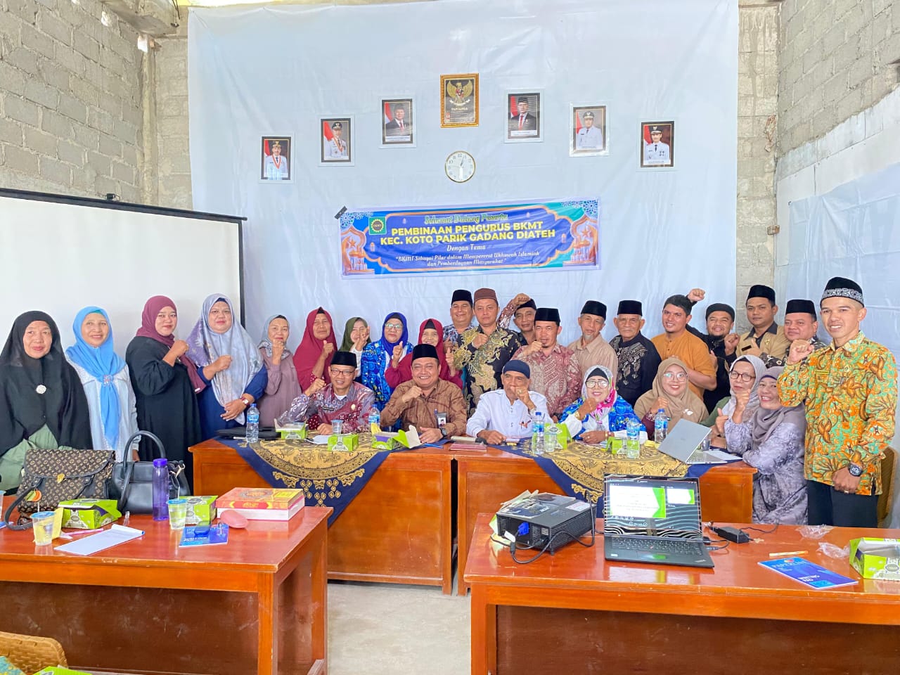 Kepala Kemenag Solok Selatan Fitriyoni, SH., MH bersama Pengurus BKMT Solok Selatan