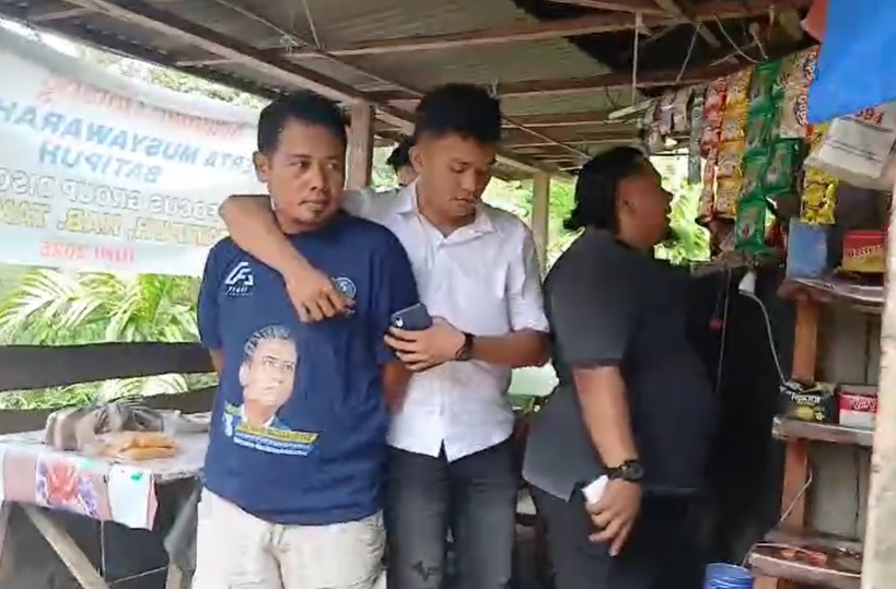 Salah soerang pelaku pencurian uang saat diamankan Tim Macam Marapi Polres Padangpanjang.