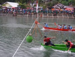 Hujan lebat Penonton Final Selaju Sampan Tak Bergeming