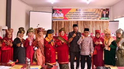 Anggota DPRD Limapuluh Kota Safrinal Dt. Jambek saat penutupan Peningkatan Kapasitas Ninik Mamak dan Bundo Kanduang Nagari Guguak VIII Koto Kecamatan Guguak 