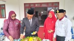 Pemotongan Tumpeng oleh Direktur Utama PT. RPSM Syamsudin saat peringatan HUT PT. RPSM ke 10 dan HUT ke 80 Republik Indonesia, Minggu (17/08/2025)