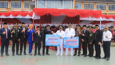 Penyerahan Beasiswa Pendidikan dan Deviden leh Bank Nagari Cabang Simpang Empat kepada Bupati dan Wakil Bupati Pasaman Barat, Minggu (17/08/2025)