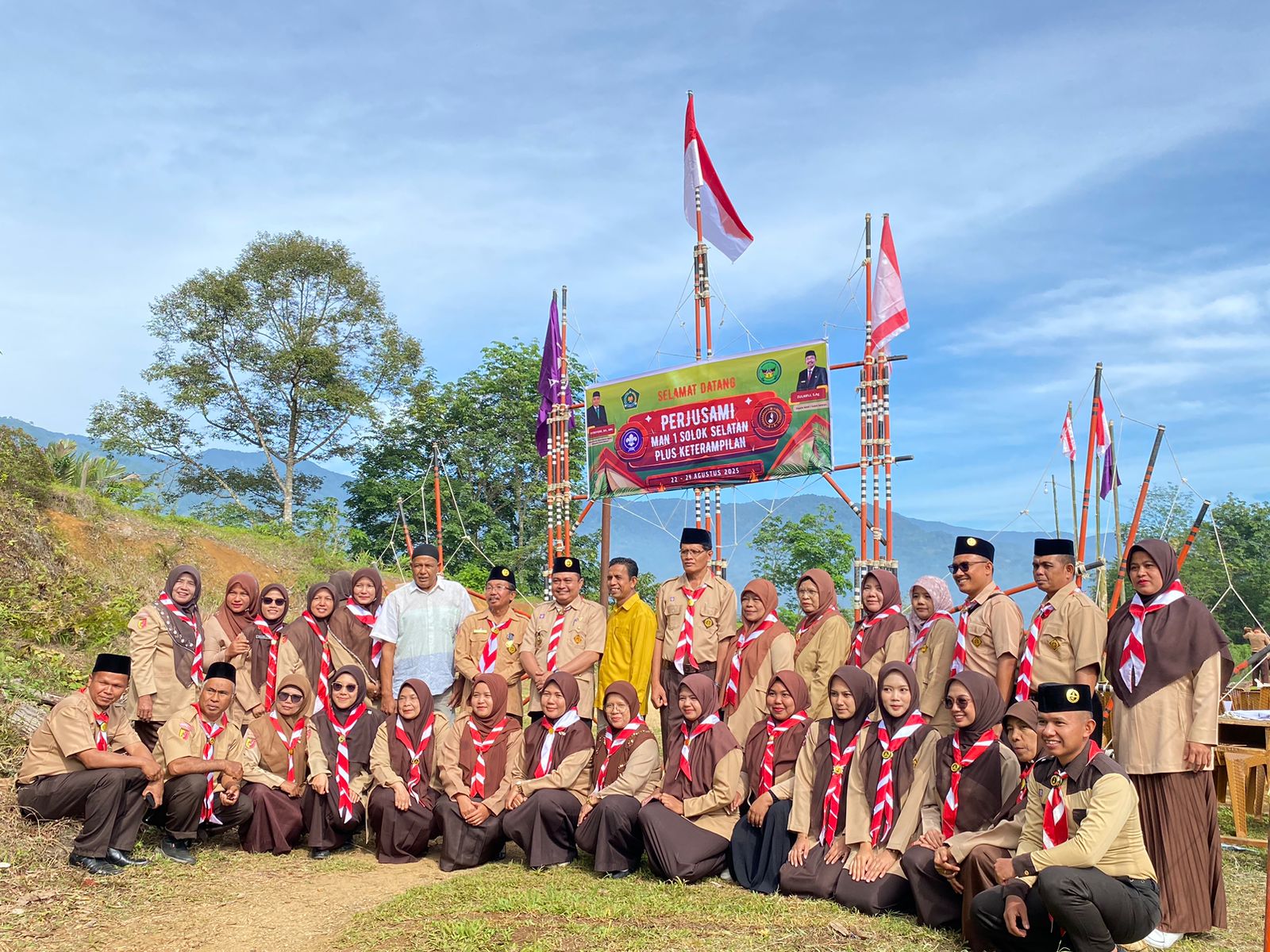 Kepala Kemenag Solok Selatan, Fitriyoni, SH.MH, Kepala MAN 1 Solok Selatan Zulkifli, S.Ag, Ketua Komite Jufrianto, SE usai pembukaan Perjumsami.