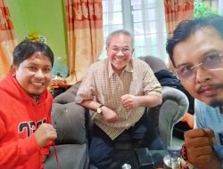 Silaturahmi di Tengah Hujan, Dr Aqua Dwipayana dan Hamdanus Bahas Masa Depan KONI dan Olahraga Sumbar