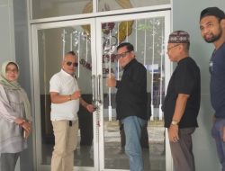 Wakil Ketua Karateker KONI Sumbar Prof. Syahrial Bakhtiar Tinjau Kantor KONI Sumbar Didampingi Tim