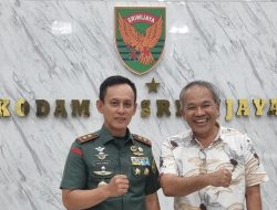 Pangdam II/Sriwijaya Gelar Sharing Inspiratif Bersama Dr Aqua Dwipayana untuk Ribuan Prajurit