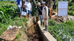 Wakil Ketua DPRD Kota Padangpanjang Mardiansyah, S.Kom saat meninjau pembangunan saluran irigasi P3A Tambun Dadak di Kelurahan Ganting, Kecamatan Padangpanjang Timur.