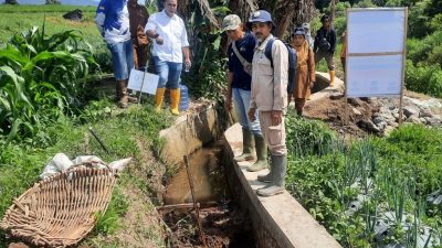 Wakil Ketua DPRD Kota Padangpanjang Mardiansyah, S.Kom saat meninjau pembangunan saluran irigasi P3A Tambun Dadak di Kelurahan Ganting, Kecamatan Padangpanjang Timur.