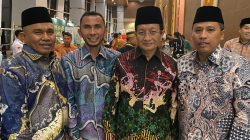 Wali Kota Padangpanjang Hendri Arnis bersama Wawako Allex Saputra dan Kepala Kantor Kemenag MUkhlis M berfoto dengan Menteri Agama Nasaruddin Umar.