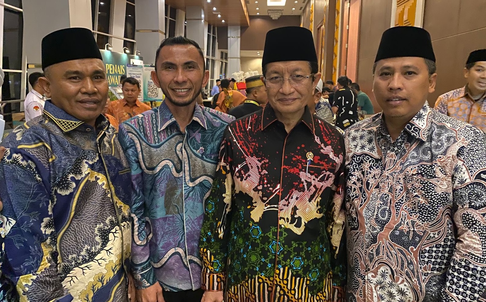 Wali Kota Padangpanjang Hendri Arnis bersama Wawako Allex Saputra dan Kepala Kantor Kemenag MUkhlis M berfoto dengan Menteri Agama Nasaruddin Umar.