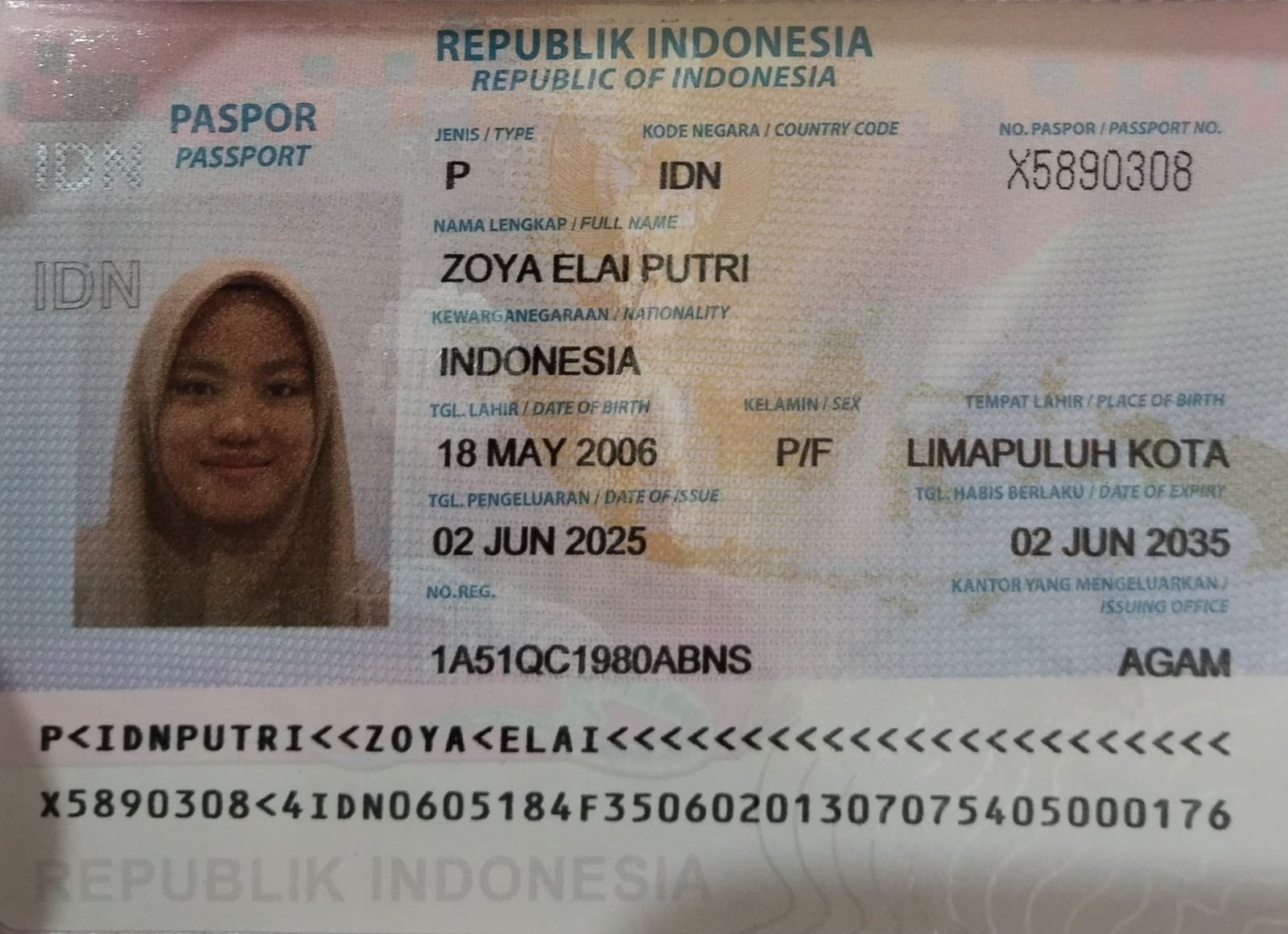 Paspor Zoya Elai Putri