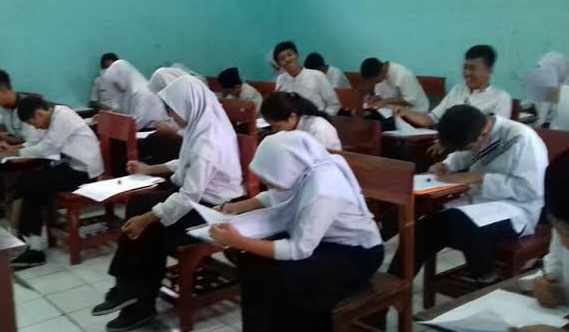 Foto Ilustrasi Siswa SMP