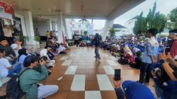 Atraksi Mahasiswa saat menyampaikan aspirasi di gedung DPRD Kota Padangpanjang, Kamis (04/09/2025).