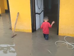 Hujan Seharian, Banjir Genangi Rumah Warga di Kota Solok