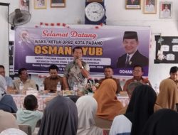 Wakil Ketua DPRD Padang Osman Ayub di SMPN 4 Padang