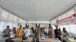 Tim PMKM UNP berfoto bersama Guru IPS Kota Padang