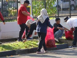 Dengan semangat menyambut Hari Kesaktian Pancasila, PLN UID Sumbar Gelar Gerakan Gotong Royong Massal Sukseskan World Cleanup Day 2025