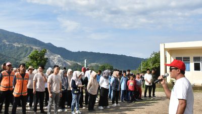 Dukung World Cleanup Day 2025, PT Semen Padang Gelar Selasa Bergoro di MTs Lubuk Kilangan