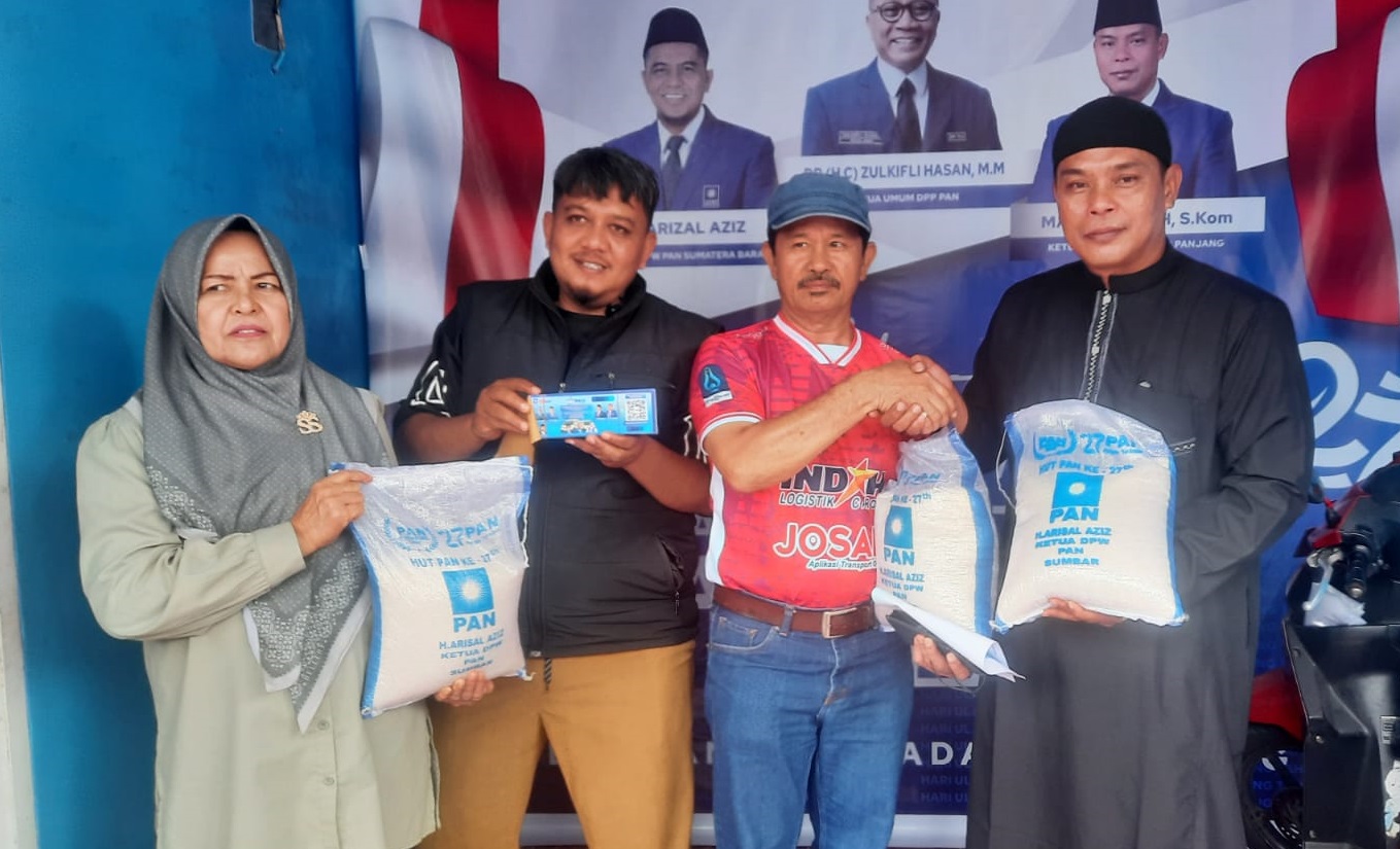 Ketua DPD PAN Kota Padangpanjang Mardiansyah, S.Kom menerima bantuan 1 ton beras dari DPW PAN Sumbar