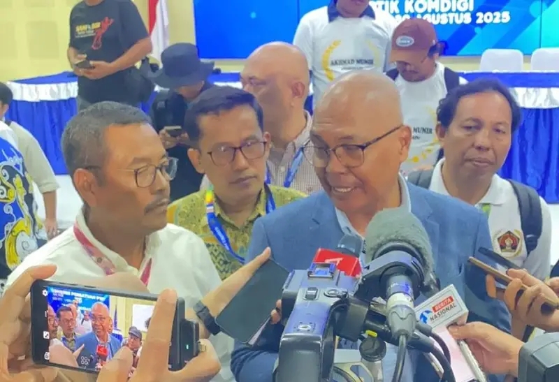 Ketua PWI Pusat Akhmad Munir ketika memberikan keterangan kepada wartawan.