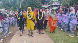 Usai dikukuhkan Bupati Solok Selatan H Khairunas, Bunda PAUD dan Bunda Literasi Ny.Hj Erniati Khairunas melakukan kunjungan Perdana ke PAUD Al Irsyad Kotobaru.