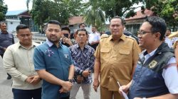 Anggota Komisi V DPR-RI , Zigo Rolanda didampingi Wali Kota Pariaman Yota Balad saat melakukan kunjungan ke Terminal Tipe A Jati Pariaman, Selasa (30/09/2025).