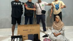 Pelaku Penipuan dan Penggelapan saat diamankan Tim Macam Marapi Satreskrim Polres Padangpanjang.