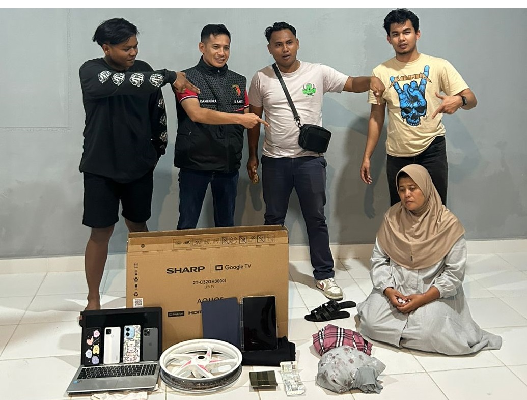 Pelaku Penipuan dan Penggelapan saat diamankan Tim Macam Marapi Satreskrim Polres Padangpanjang.