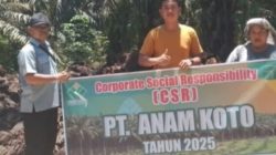 Penyaluran Jangkos dari PT. Anam Koto kepada petani sawit di Aia Gadang dan Muara Kiawai.