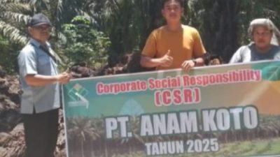 Penyaluran Jangkos dari PT. Anam Koto kepada petani sawit di Aia Gadang dan Muara Kiawai.