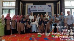 Lurah Silaing Bawah Yohanes Alatumahu bersama peserta pelatihan Payet.