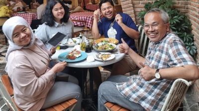 Tak Ada Gemerlap, Hanya Cinta: Syukuran Hangat Ulang Tahun Ara