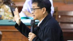Suhardo Basuki, mantan wakil direktur keuangan PT Jawa Pos Holding saat di persidangan.