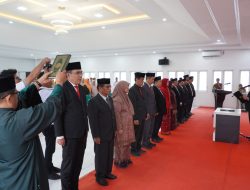 Mutasi Tahap I, Hendri Arnis Lantik 14 Pejabat Eselon II