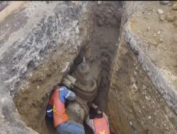 Lakukan Koneksi Pipa, Suplai Air di Daerah Ini Terganggu