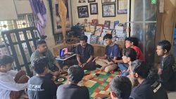 Kegiatan Diskusi Mingguan yang dilaksanakan Komunitas Kuflet Padangpanjang dengan narasumber Maksalmina, S.Sn., M.Sn 