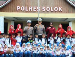 Kasat Lantas Polres Solok Edukasi Sejak Dini kepada Siswa TK Negeri 1 Kubung