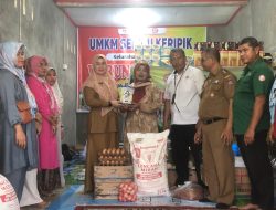 PT Semen Padang Salurkan Rp30 Juta untuk Peningkatan Produksi UMKM Seribu Keripik