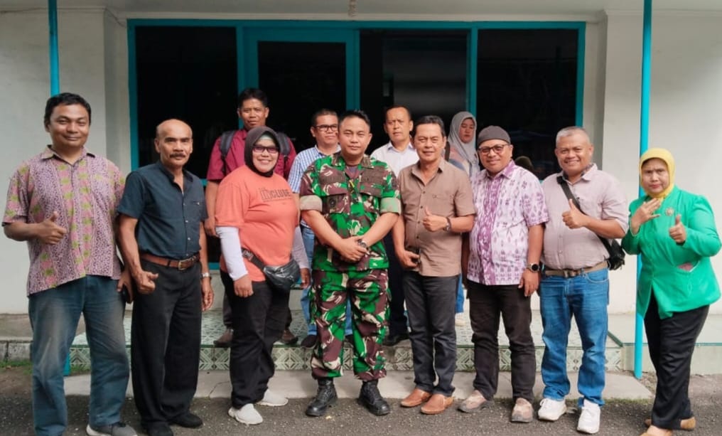 Kepala Penerangan Kodam XX Tuanku Imam Bonjol Letkol.Kav Taufiq bersama tim sekaligus bersiturrahmi dengan pengurus PWI Sumbar, Rabu (22/10)/2025).