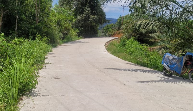 Pekerjaan peningkatan Jalan Provinsi Sumatera Barat di Kabupaten Limapuluh Kota, tepatnya jalan Sialang-Gelugur Kecamatan Kapur IX, dikerjakan oleh CV. Bintang Gamer Konstruksi.