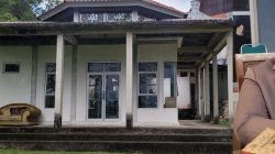 Kondisi Musala DPRD Kabupaten Limapuluh Kota dan Anggota DPRD Limapuluh Kota Siska yang menggalang dana perbaikan pakai uang pribadi.