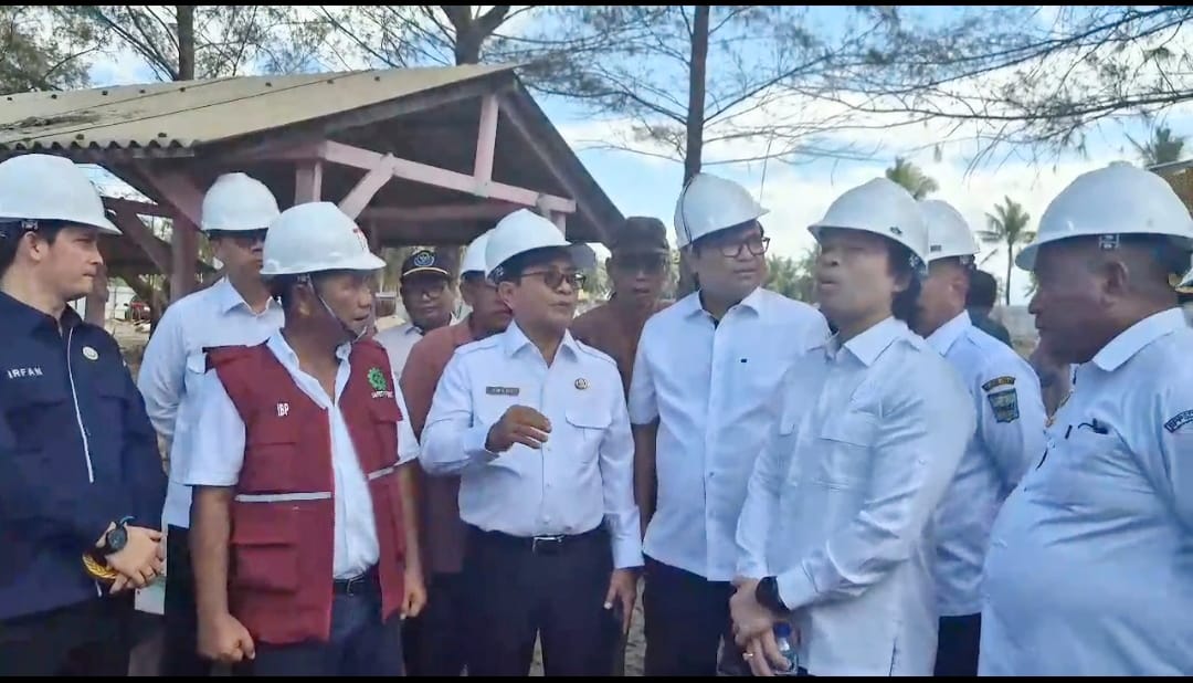 Bupati Padangpariaman John Kenedy Azis bersama Staf Ahli Menteri Kelautan dan Perikanan RI, Trian Yunanda terus matangkan program Kampung Nelayan Merah Putih di Nagari Katapiang.