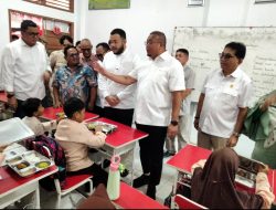 Rendang Ayam Jadi Menu MBG Saat Dikunjungi Fadly Amran dan Andre Rosiade